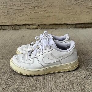 CLASSIC WHITE NIKE AF1s